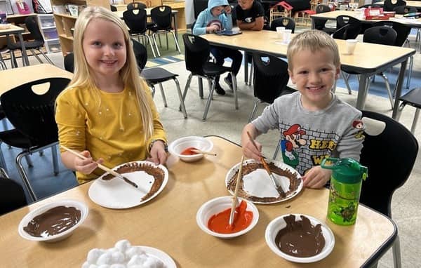 children painting